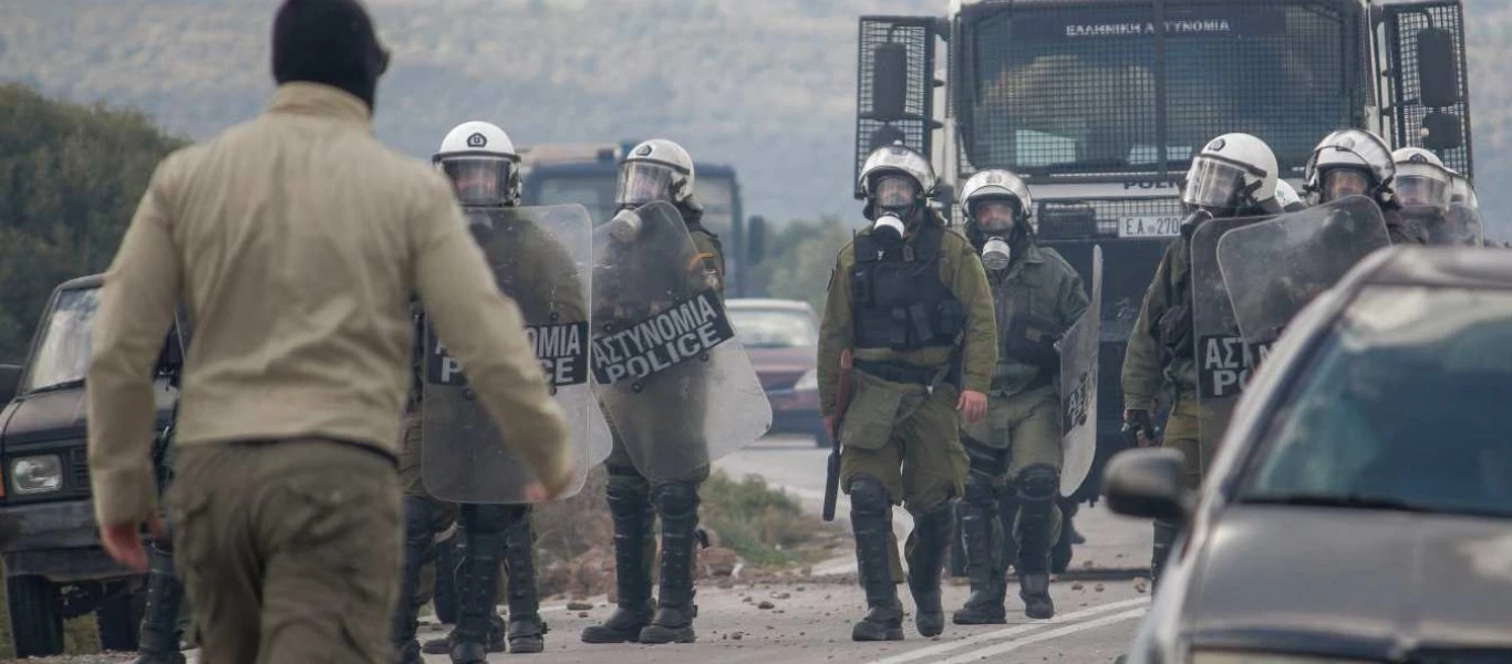Τα ΜΑΤ και ο Στρατός φεύγουν από Λέσβο-Χίο - Η λογική επιστρέφει;